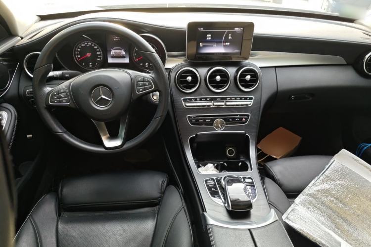 Used Mercedes-Benz C-Class 2017 Facelift C 200 L Sport Edition Center Console