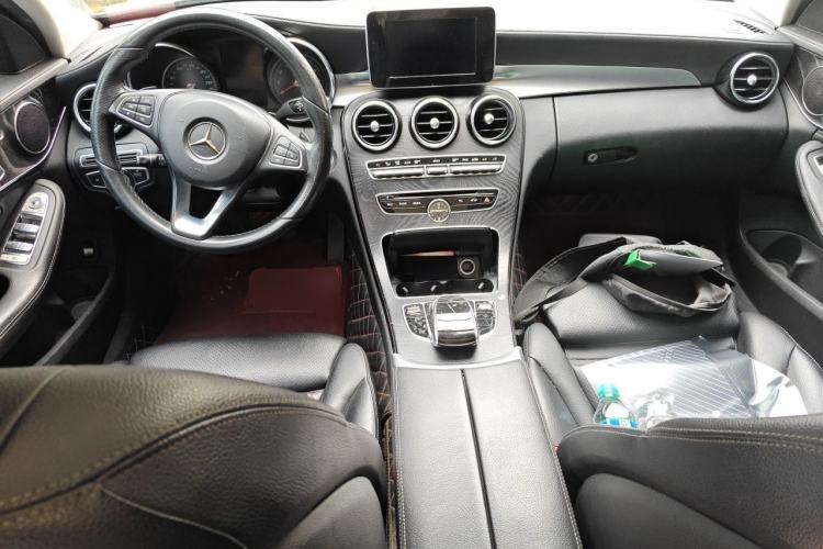Used Mercedes-Benz C-Class 2017 Facelift C 200 L Sport Edition Center Console
