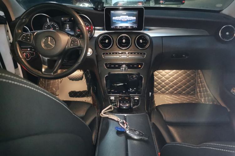 Used Mercedes-Benz C-Class 2017 Facelift C 200 L Sport Edition Center Console