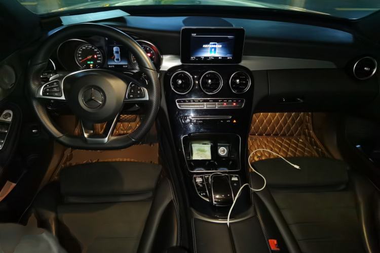 Used Mercedes-Benz C-Class 2017 Restyled C 200 Sport Edition Center Console