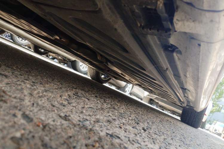 Used Mercedes-Benz C-Class 2017 Facelift C 200 L Sport Edition Chassis Front Left