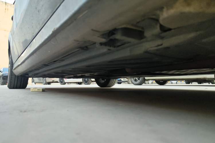 Used Mercedes-Benz C-Class 2017 Facelift C 200 L Sport Edition Chassis Front Right