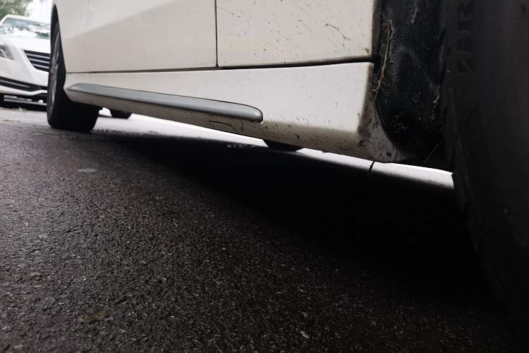 Used Mercedes-Benz C-Class 2017 Facelift C 200 L Sport Edition Chassis Front Right