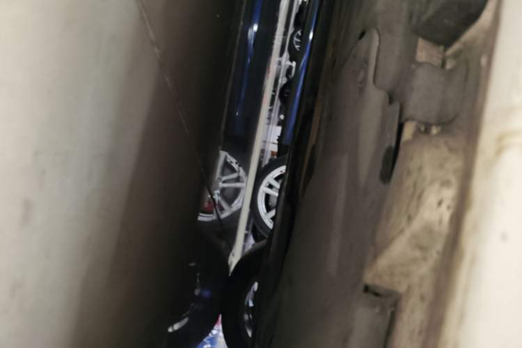 Used Mercedes-Benz C-Class 2017 Facelift C 200 L Sport Edition Chassis Front Right