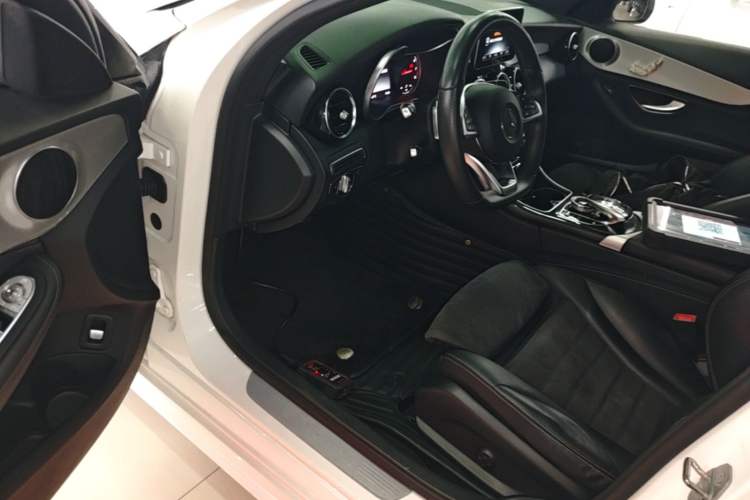 Used Mercedes-Benz C-Class 2017 C 200 Sport Edition Driver Seat