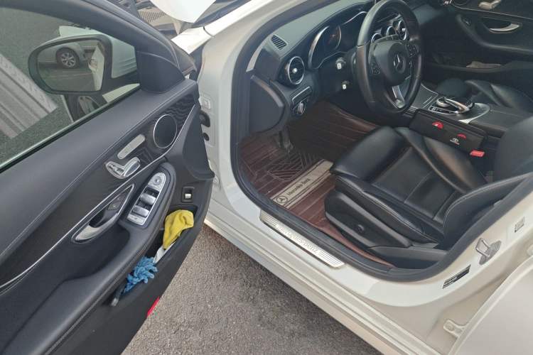 Used Mercedes-Benz C-Class 2017 Facelift C 200 L Sport Edition Driver Seat