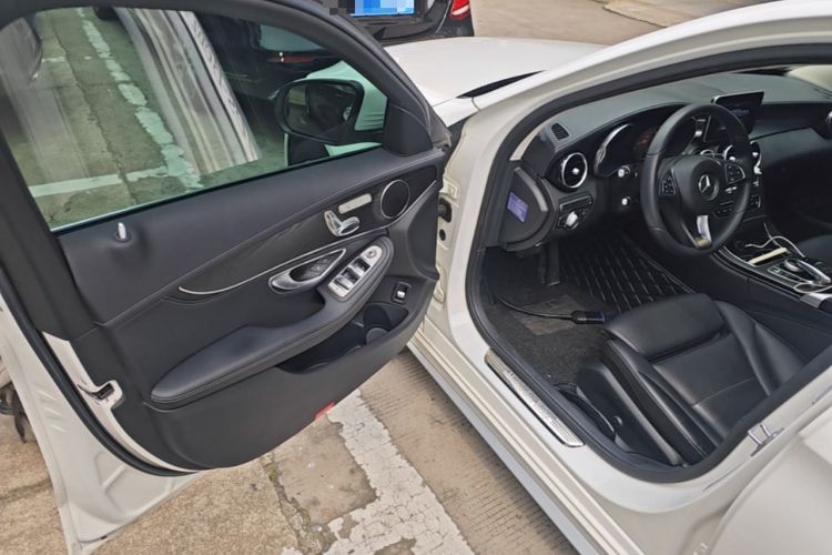 Used Mercedes-Benz C-Class 2017 Facelift C 200 L Sport Edition Driver Seat
