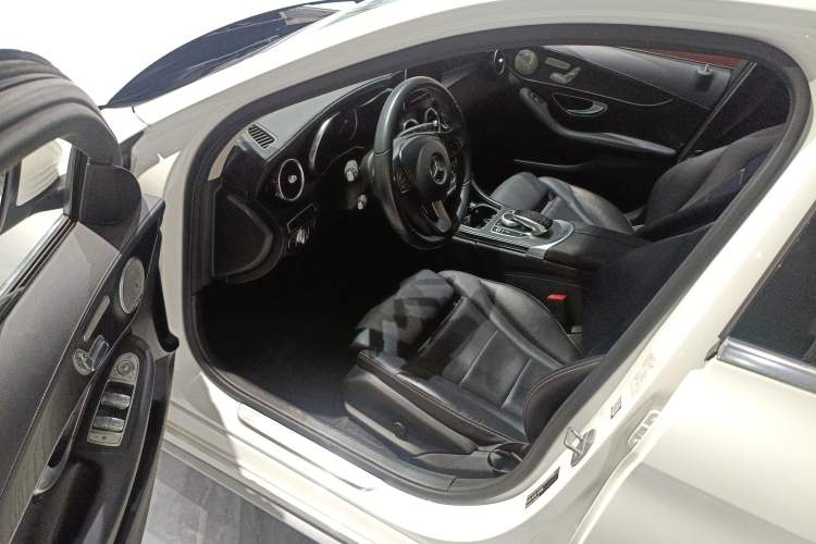 Used Mercedes-Benz C-Class 2017 Facelift C 200 L Sport Edition Driver Seat