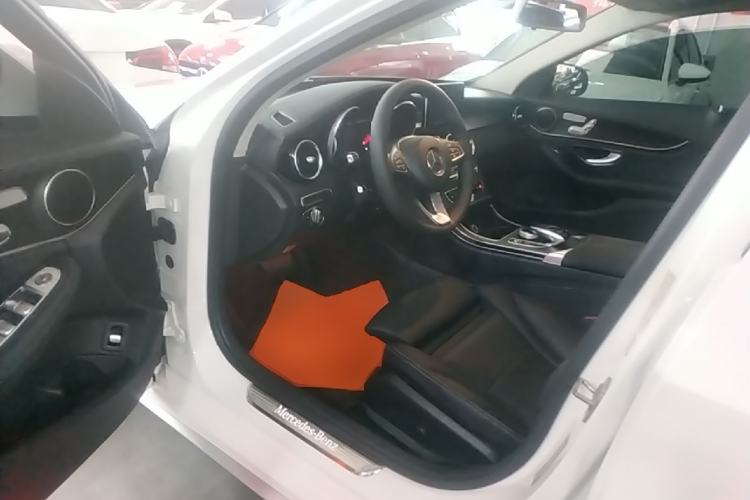 Used Mercedes-Benz C-Class 2017 Facelift C 200 L Sport Edition Driver Seat