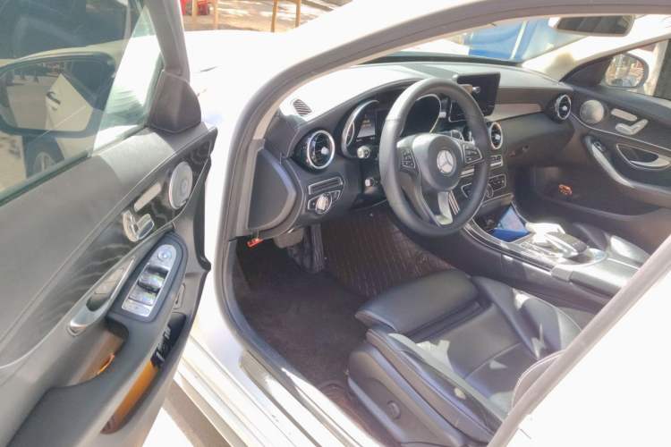 Used Mercedes-Benz C-Class 2017 Facelift C 200 L Sport Edition Driver Seat