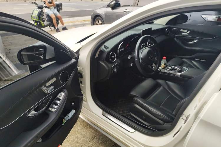 Used Mercedes-Benz C-Class 2017 C 200 L Driver Seat