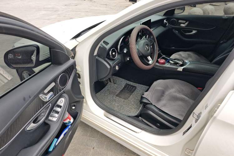 Used Mercedes-Benz C-Class 2017 Facelift C 200 L Sport Edition Driver Seat