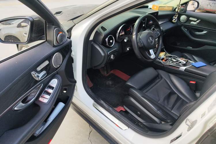 Used Mercedes-Benz C-Class 2017 Facelift C 200 L Sport Edition Driver Seat