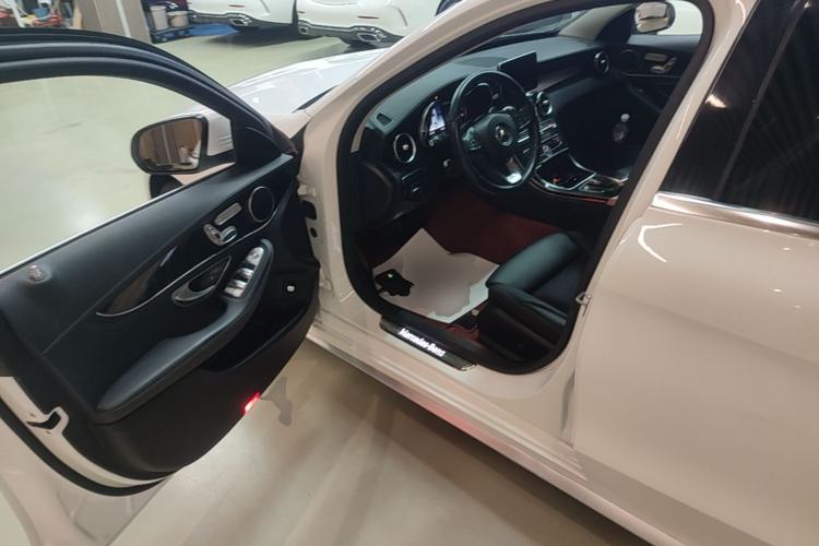 Used Mercedes-Benz C-Class 2017 Facelift C 200 L Sport Edition Driver Seat