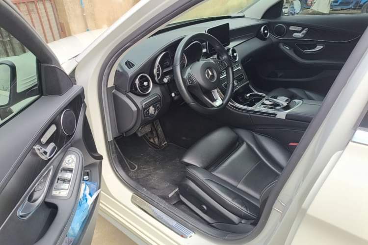 Used Mercedes-Benz C-Class 2017 Facelift C 200 L Sport Edition Driver Seat