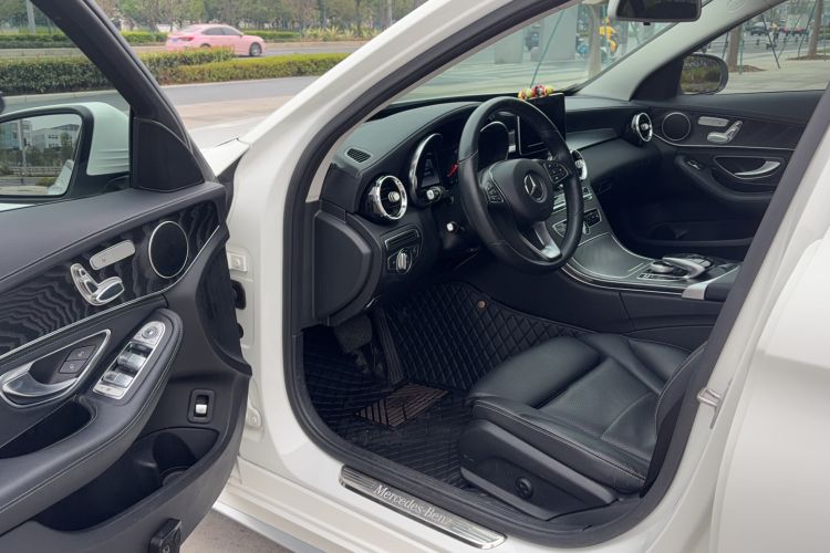 Used Mercedes-Benz C-Class 2017 Facelift C 200 L Sport Edition Driver Seat