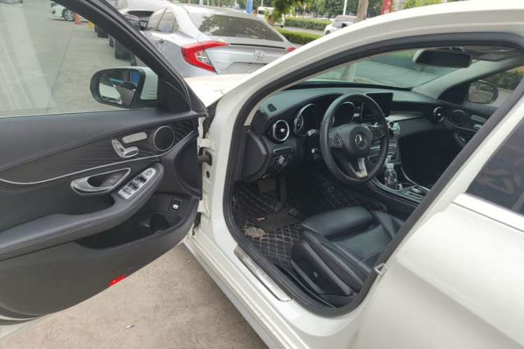 Used Mercedes-Benz C-Class 2017 Facelift C 200 L Sport Edition Driver Seat