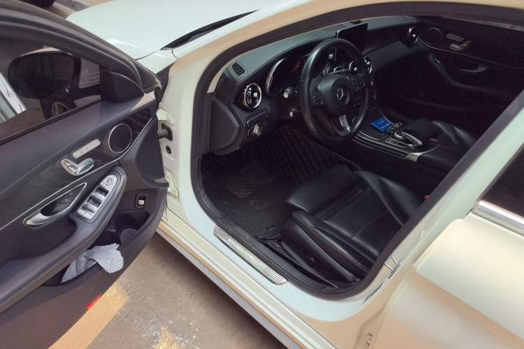 Used Mercedes-Benz C-Class 2017 Facelift C 200 L Sport Edition Driver Seat