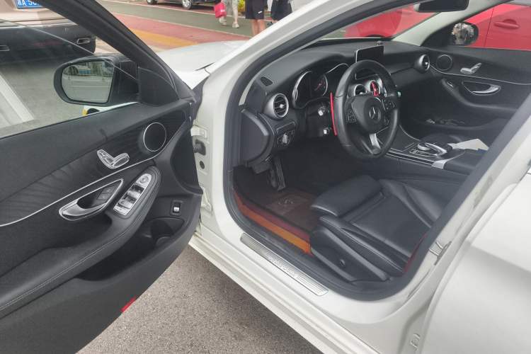 Used Mercedes-Benz C-Class 2017 Facelift C 200 Station Wagon Driver Seat