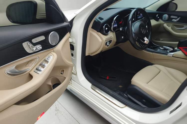 Used Mercedes-Benz C-Class 2017 Facelift C 200 L Sport Edition Driver Seat