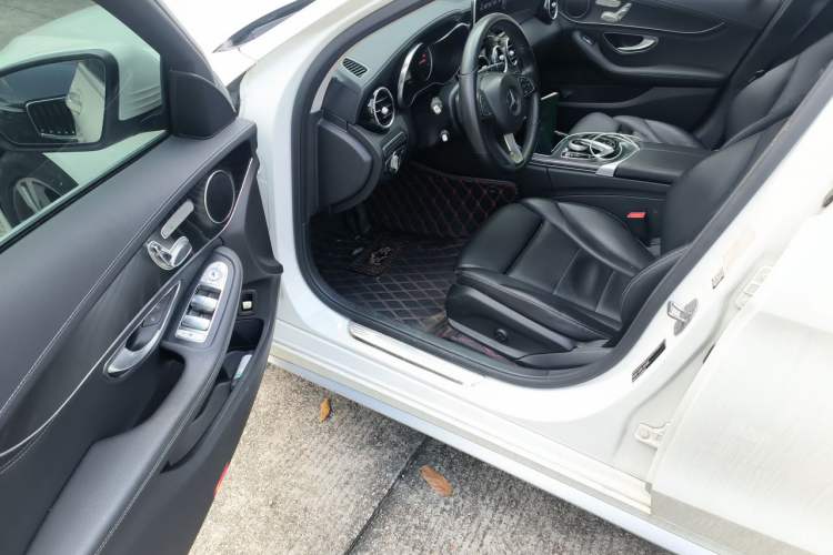 Used Mercedes-Benz C-Class 2017 Facelift C 200 L Sport Edition Driver Seat