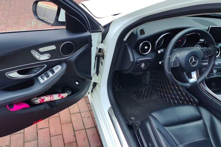 Used Mercedes-Benz C-Class 2017 Facelift C 200 L Sport Edition Driver Seat