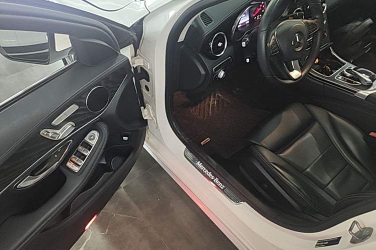 Used Mercedes-Benz C-Class 2017 Facelift C 200 L Sport Edition Driver Seat