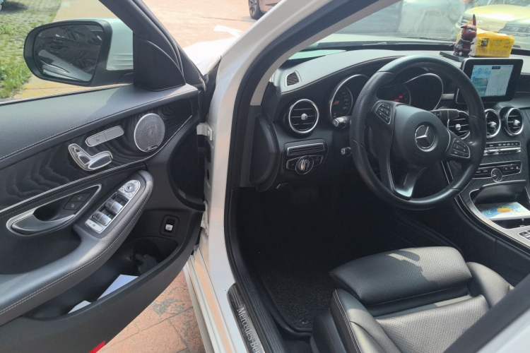 Used Mercedes-Benz C-Class 2017 Facelift C 200 L Sport Edition Driver Seat
