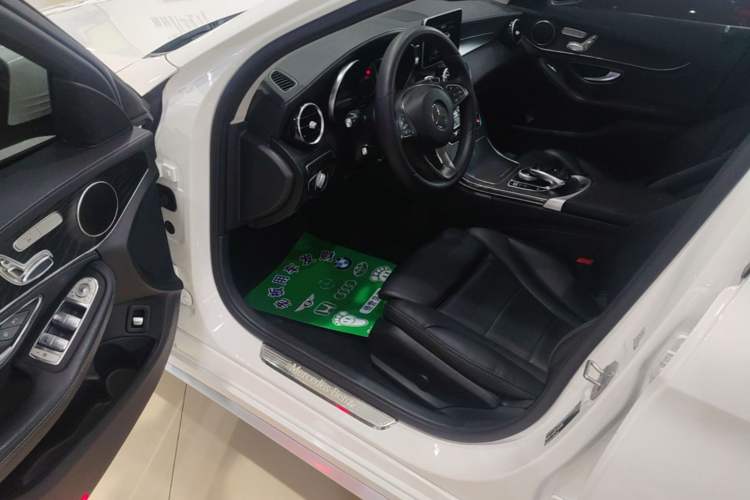Used Mercedes-Benz C-Class 2017 Facelift C 200 L Sport Edition Driver Seat
