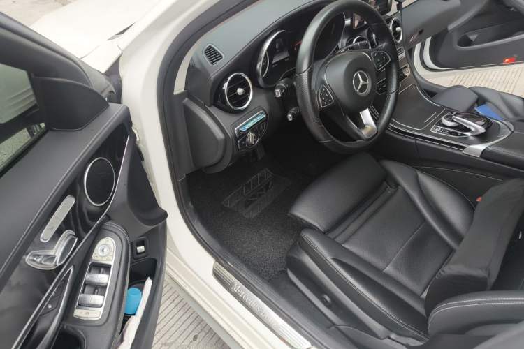 Used Mercedes-Benz C-Class 2017 Facelift C 200 L Sport Edition Driver Seat