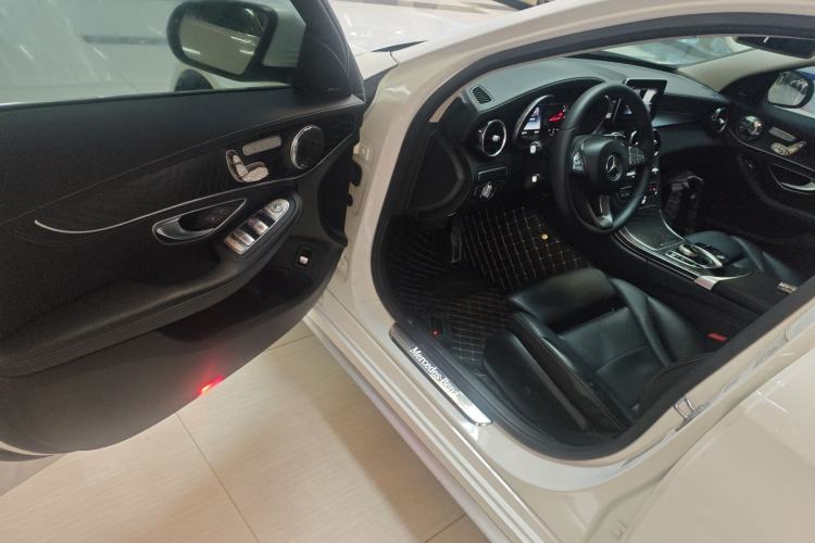 Used Mercedes-Benz C-Class 2017 Facelift C 200 L Sport Edition Driver Seat