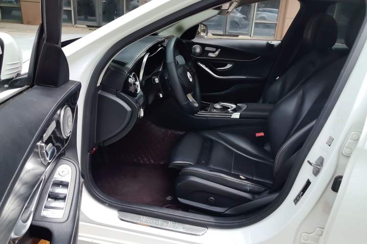 Used Mercedes-Benz C-Class 2017 Facelift C 200 L Sport Edition Driver Seat
