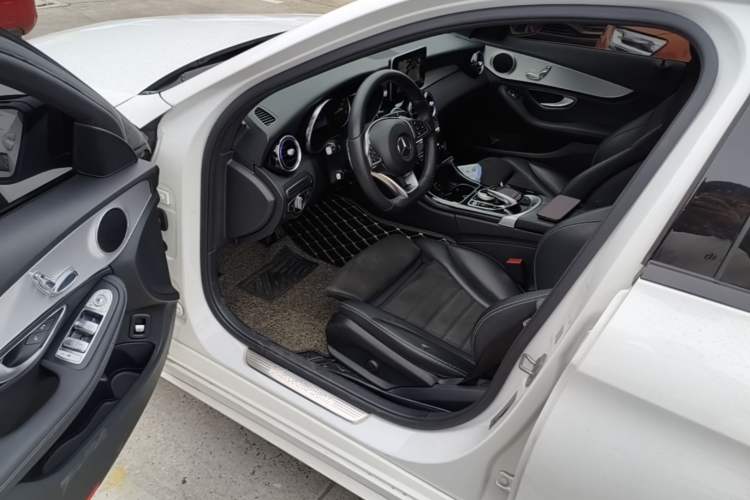 Used Mercedes-Benz C-Class 2017 C 200 Sport Edition Driver Seat