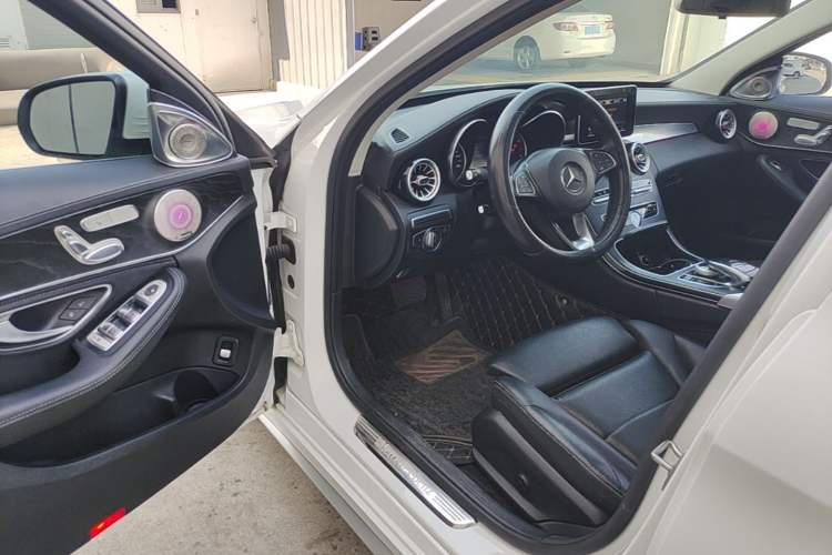 Used Mercedes-Benz C-Class 2017 Facelift C 200 L Sport Edition Driver Seat