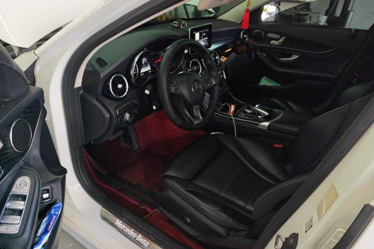 Used Mercedes-Benz C-Class 2017 Facelift C 200 L Sport Edition Driver Seat