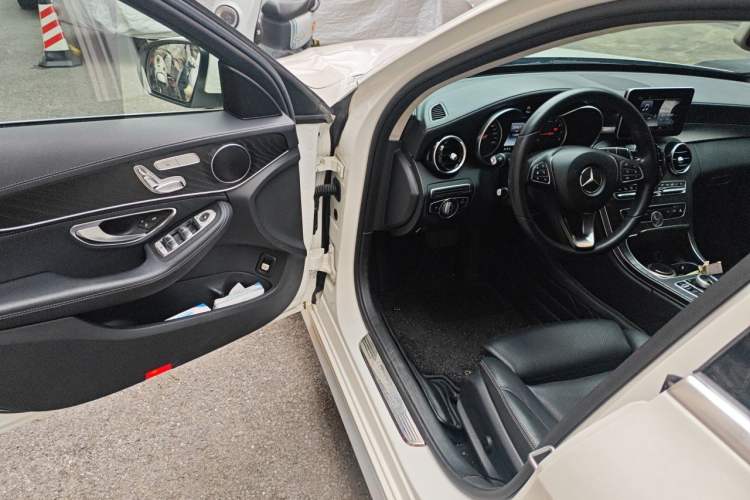 Used Mercedes-Benz C-Class 2017 Facelift C 200 L Sport Edition Driver Seat