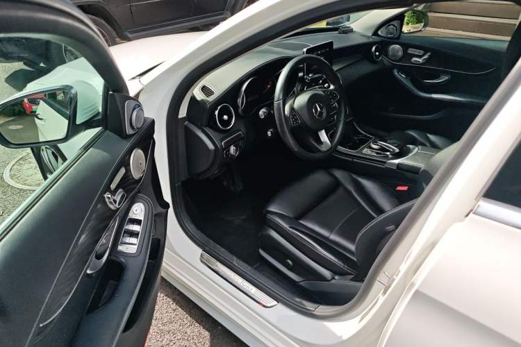 Used Mercedes-Benz C-Class 2017 Facelift C 200 L Sport Edition Driver Seat