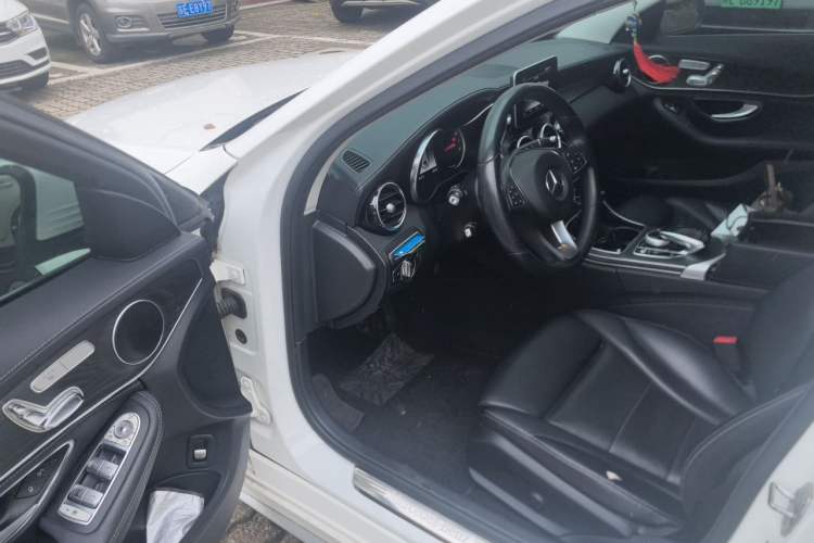 Used Mercedes-Benz C-Class 2017 Facelift C 200 L Sport Edition Driver Seat