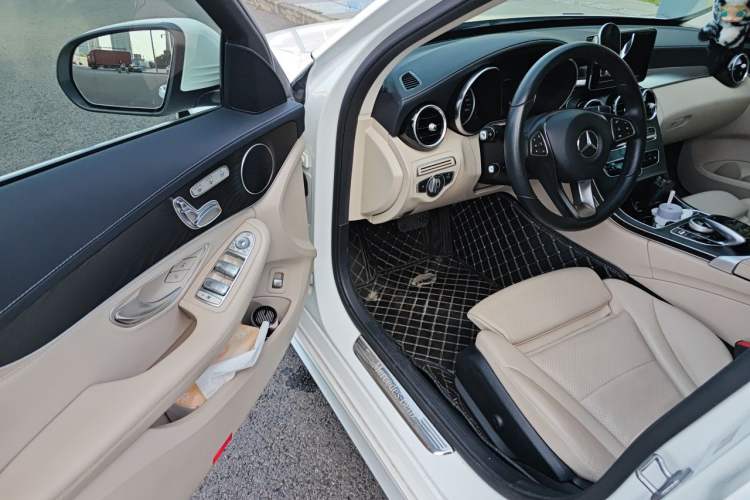 Used Mercedes-Benz C-Class 2017 C 200 L Sport Edition Driver Seat