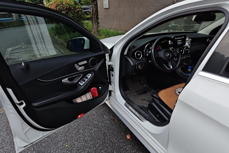 Used Mercedes-Benz C-Class 2017 Facelift C 200 L Sport Edition Driver Seat