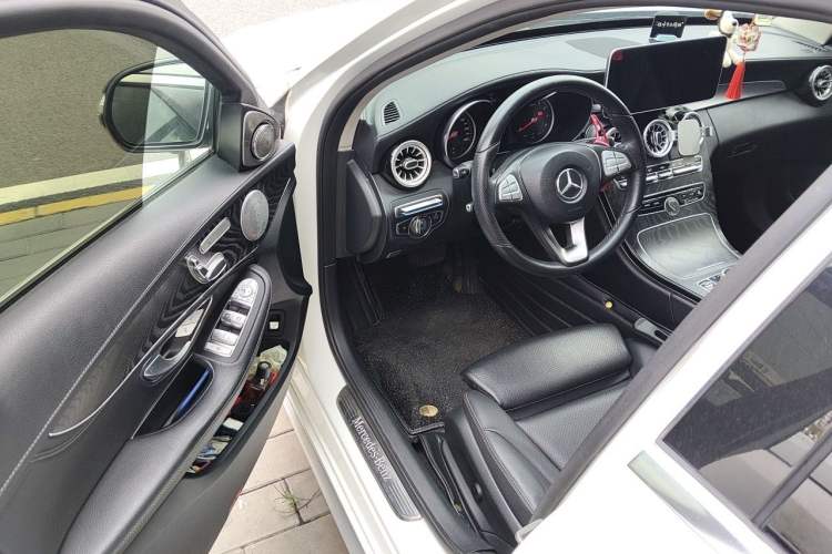 Used Mercedes-Benz C-Class 2017 Facelift C 200 L Sport Edition Driver Seat