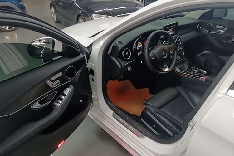 Used Mercedes-Benz C-Class 2017 Facelift C 200 L Sport Edition Driver Seat