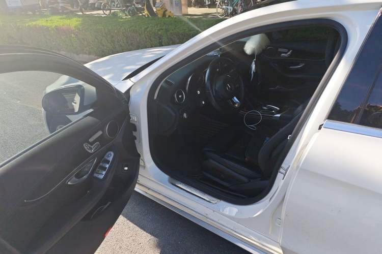 Used Mercedes-Benz C-Class 2017 Facelift C 200 L Sport Edition Driver Seat