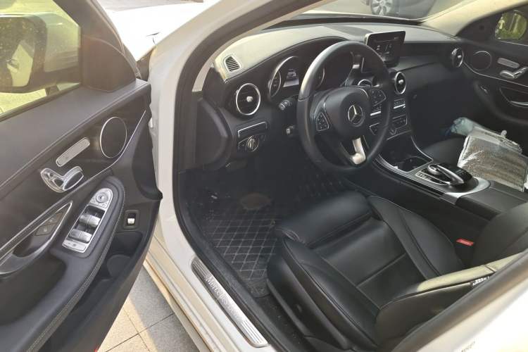 Used Mercedes-Benz C-Class 2017 Facelift C 200 L Sport Edition Driver Seat