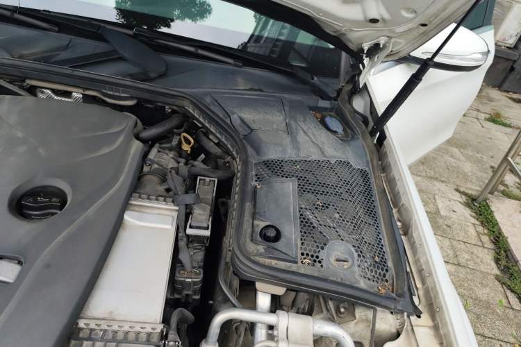 Used Mercedes-Benz C-Class 2017 C 200 L Engine Bay Left