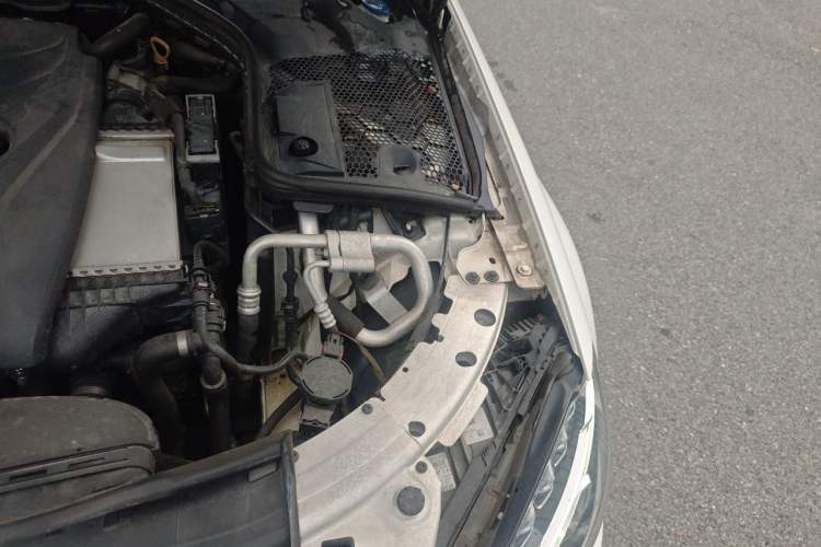 Used Mercedes-Benz C-Class 2017 Facelift C 200 Coupe Engine Bay Left