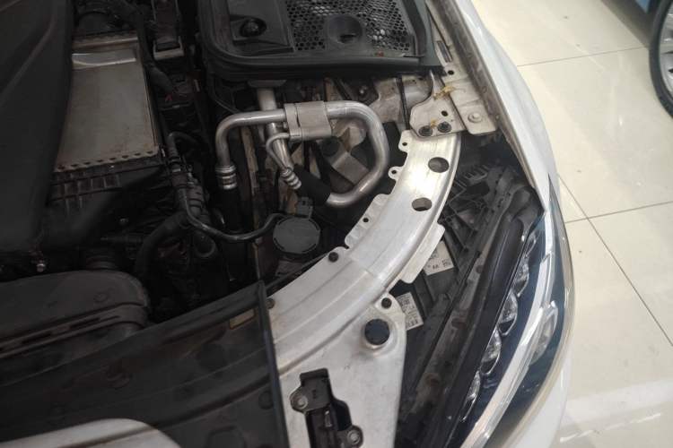 Used Mercedes-Benz C-Class 2017 Facelift C 200 L Sport Edition Engine Bay Left