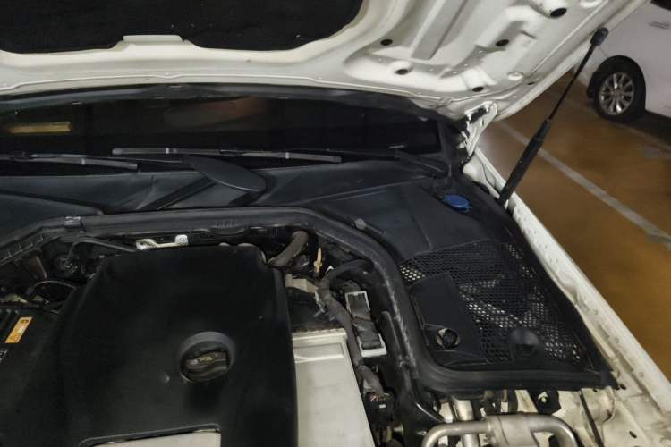 Used Mercedes-Benz C-Class 2017 Facelift C 200 L Sport Edition Engine Bay Left