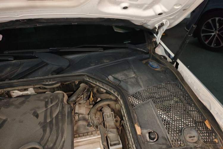Used Mercedes-Benz C-Class 2017 Facelift C 200 L Sport Edition Engine Bay Left