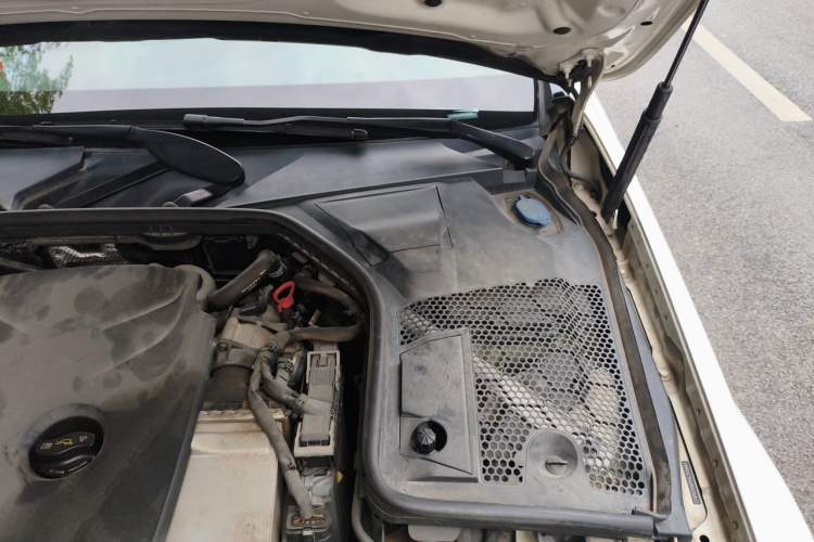 Used Mercedes-Benz C-Class 2017 C 180 L Sport Edition Engine Bay Left